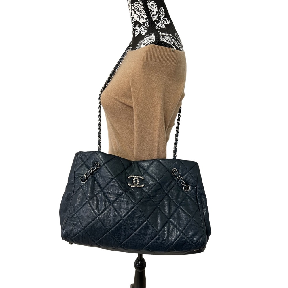 *Authentic*Large quilted leather Chanel tote Purse Bag Chain Straps NAVY BLUE